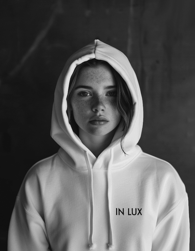 IN LUX SHOP • DAMEN CLASSIC HOODIE VITAM IMPENDERE
www.in-lux.de