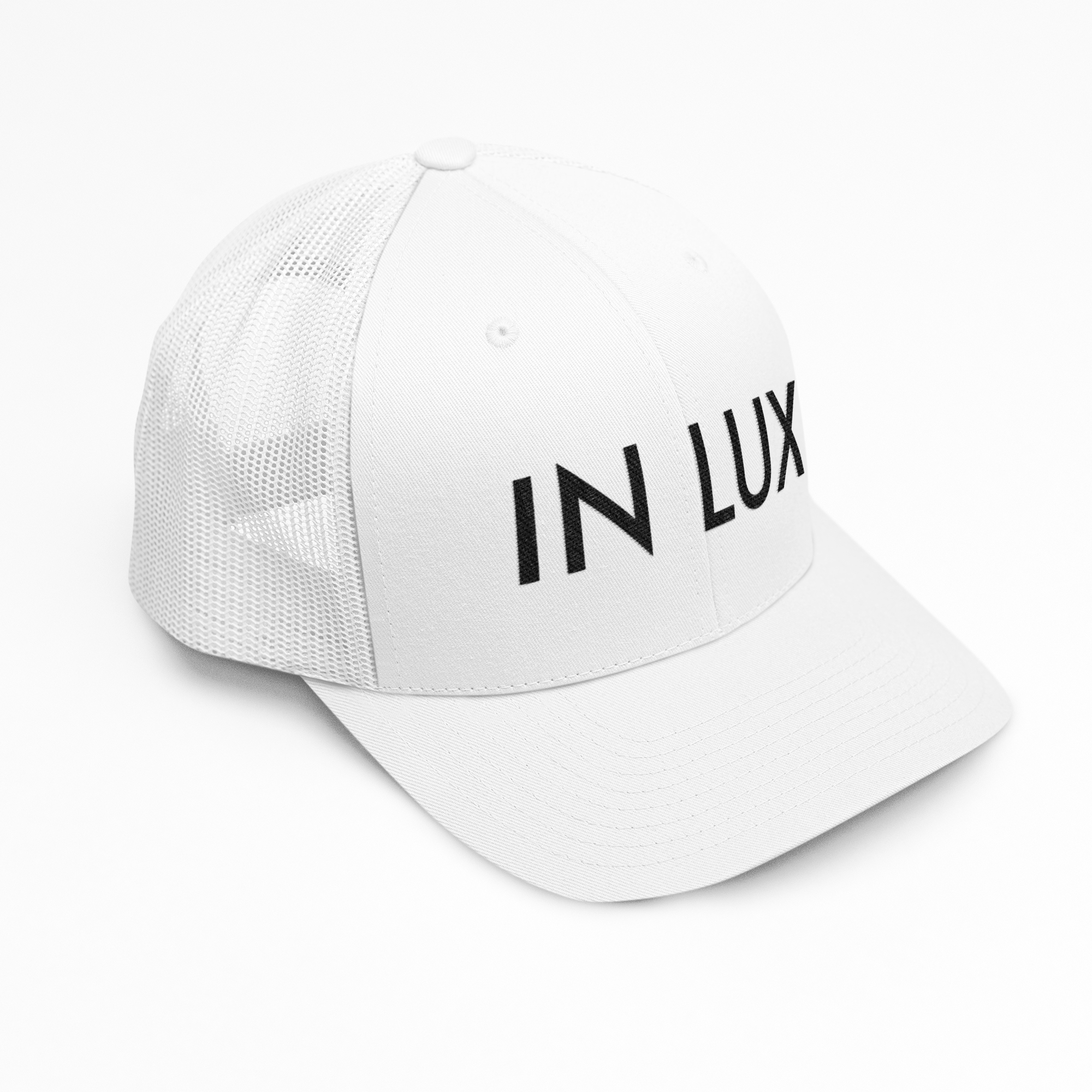 IN LUX • RETRO HAT CAP MÜTZE white
Coole Basecap, Cap bzw. Mütze, die trendy ist und mit dem schwarzen Frontprint IN LUX cool aussieht. Die strukturierte weisse Cap besticht durch hochwertige Mesh-Einsätze und hartes Buckram.
www.in-lux.de